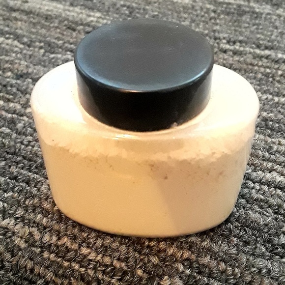 Ben Nye Banana Powder - Picture 2 of 3